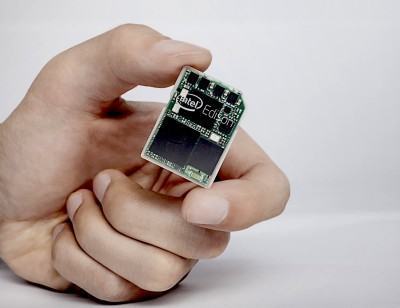 Computador do tamanho de um cartão SD.
