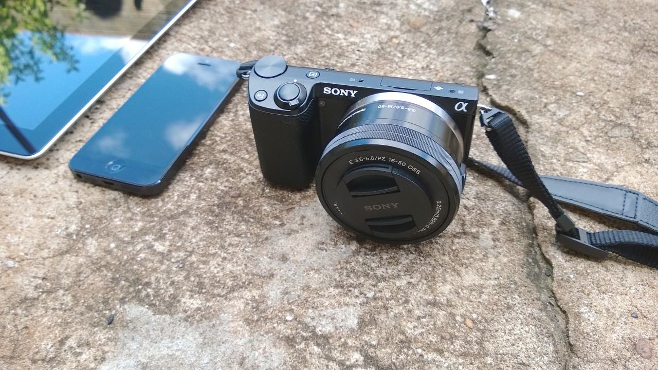 Sony NEX-5R.