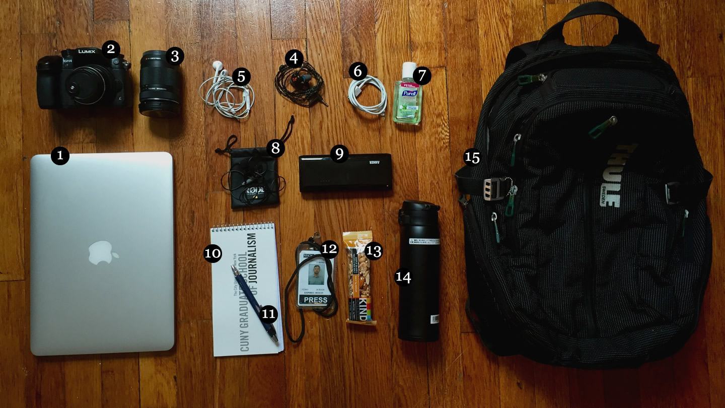 O que tem na mochila do Pedro Burgos.