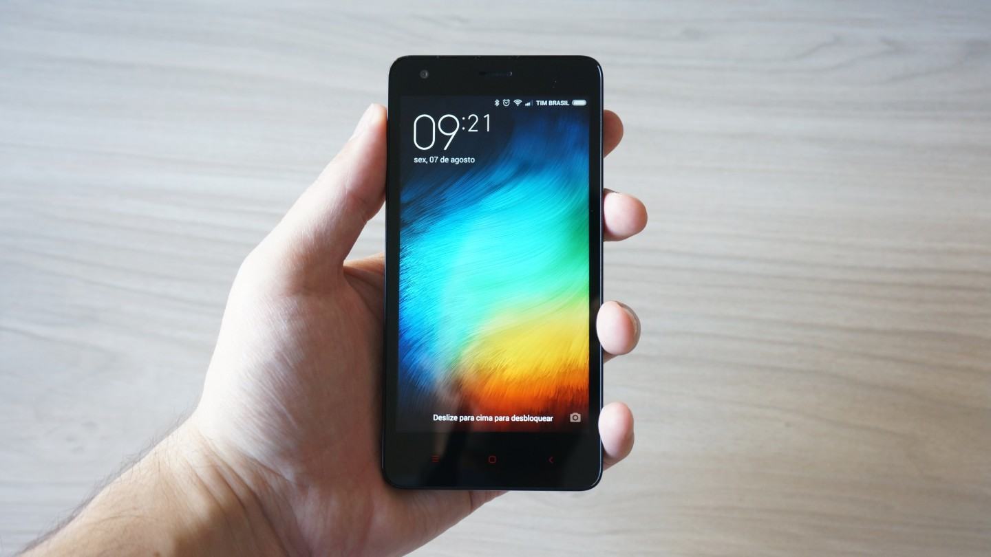 Redmi 2 na mão.