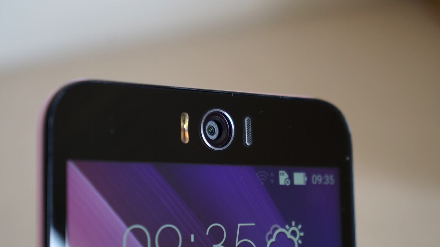 Zenfone Selfie: 13 megapixels e flash duplo na câmera frontal.