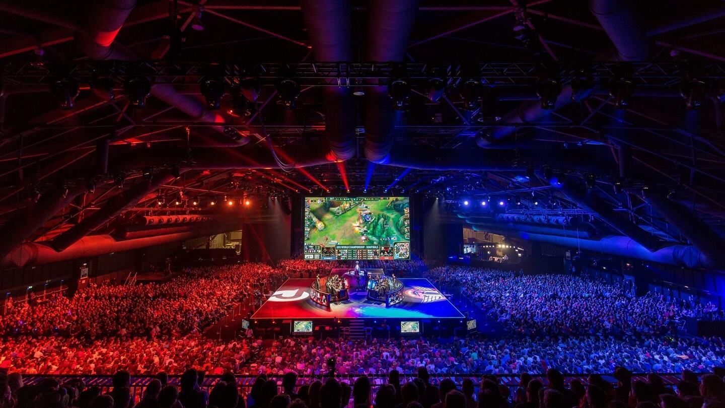 Jogo em estádio de League of Legends.