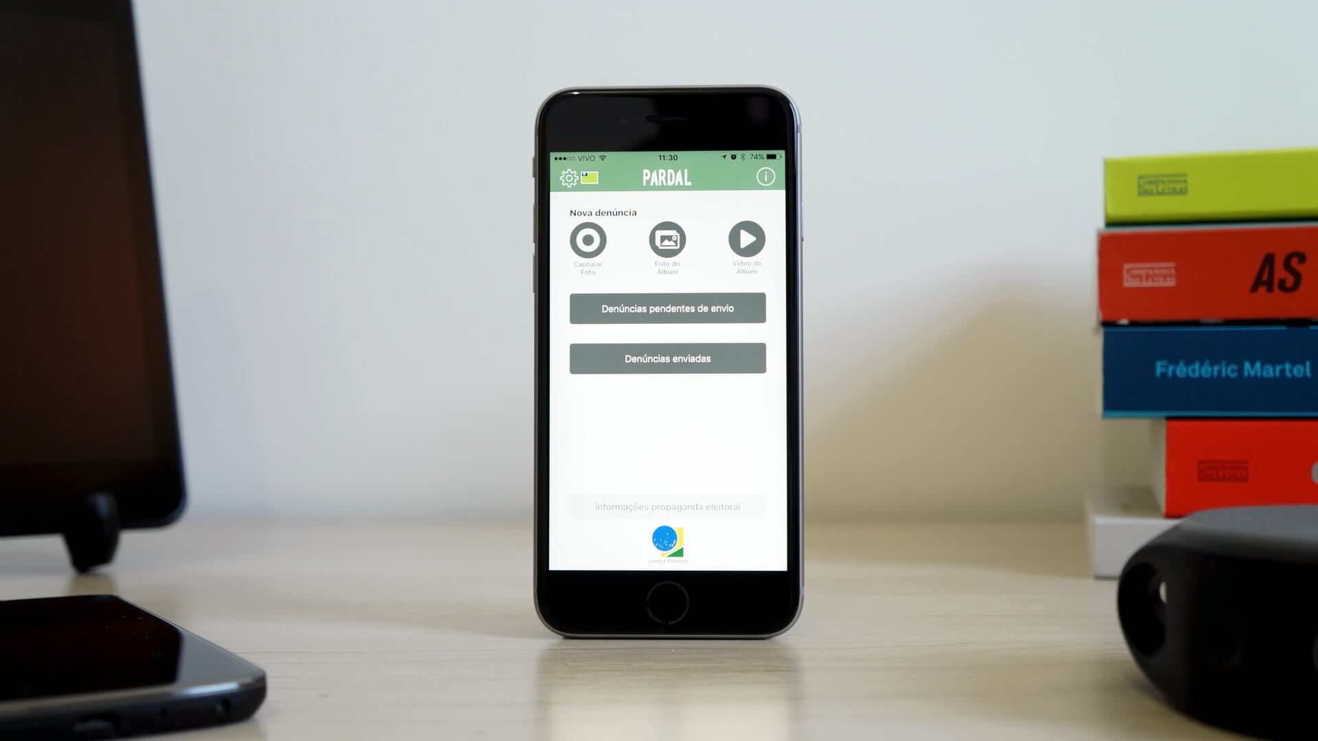 iPhone exibindo o app Pardal, do TSE.