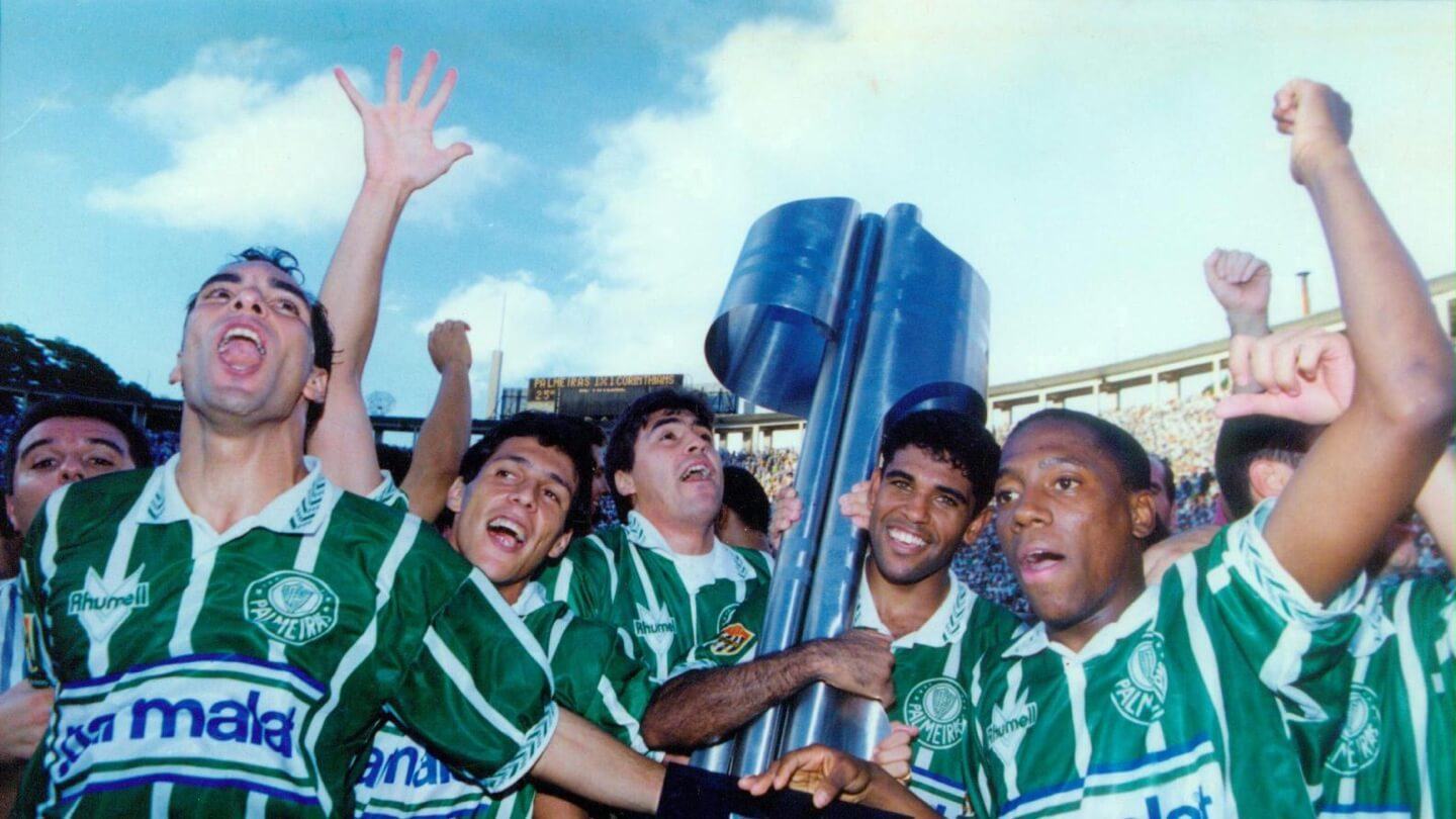Jogadores do Palmeiras comemoram o título do Brasileirão de 1994.