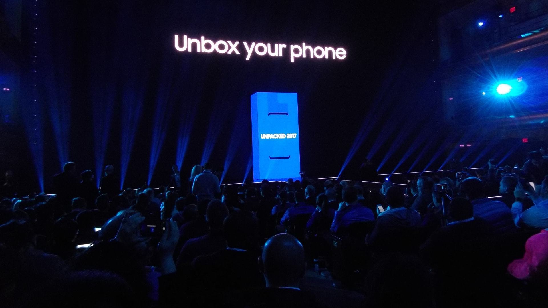 Palco da apresentação do Galaxy S8 e Galaxy S8 Plus.