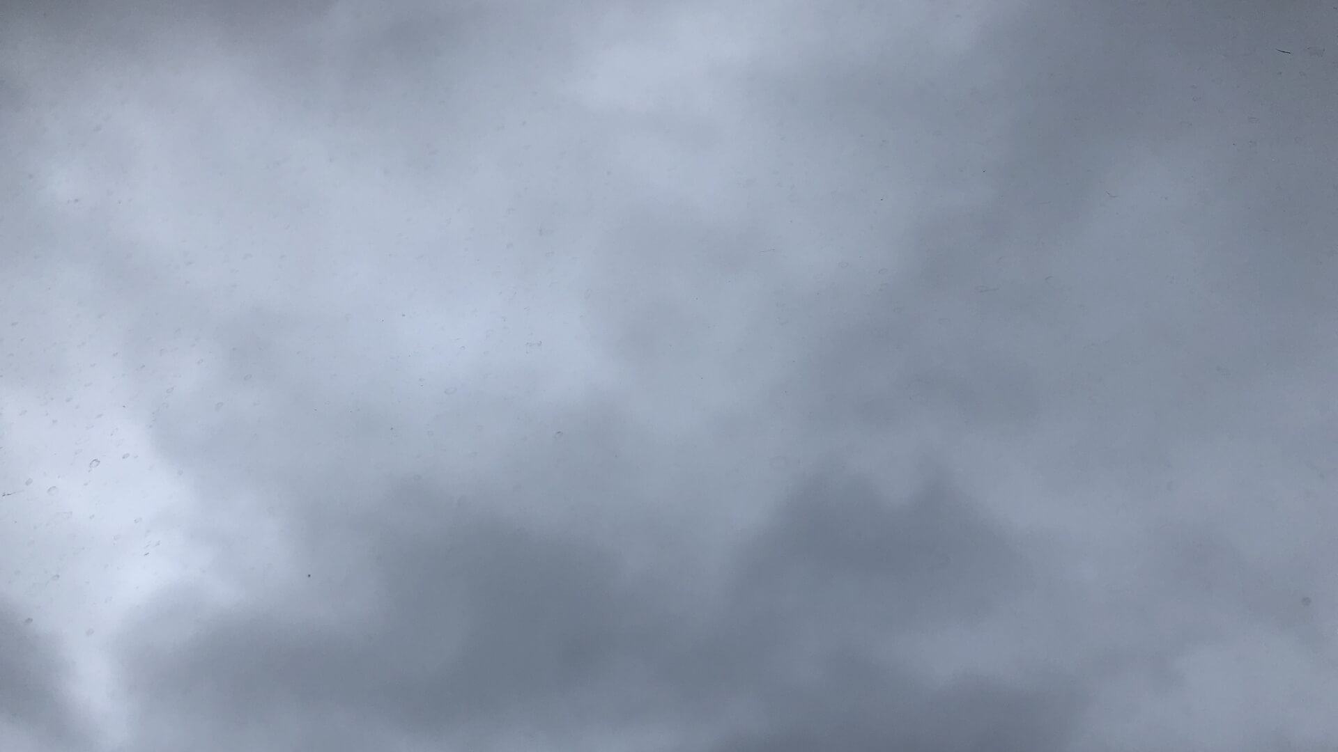 Foto do céu de Curitiba no dia 17 de janeiro, para homenagem ao The Awl.