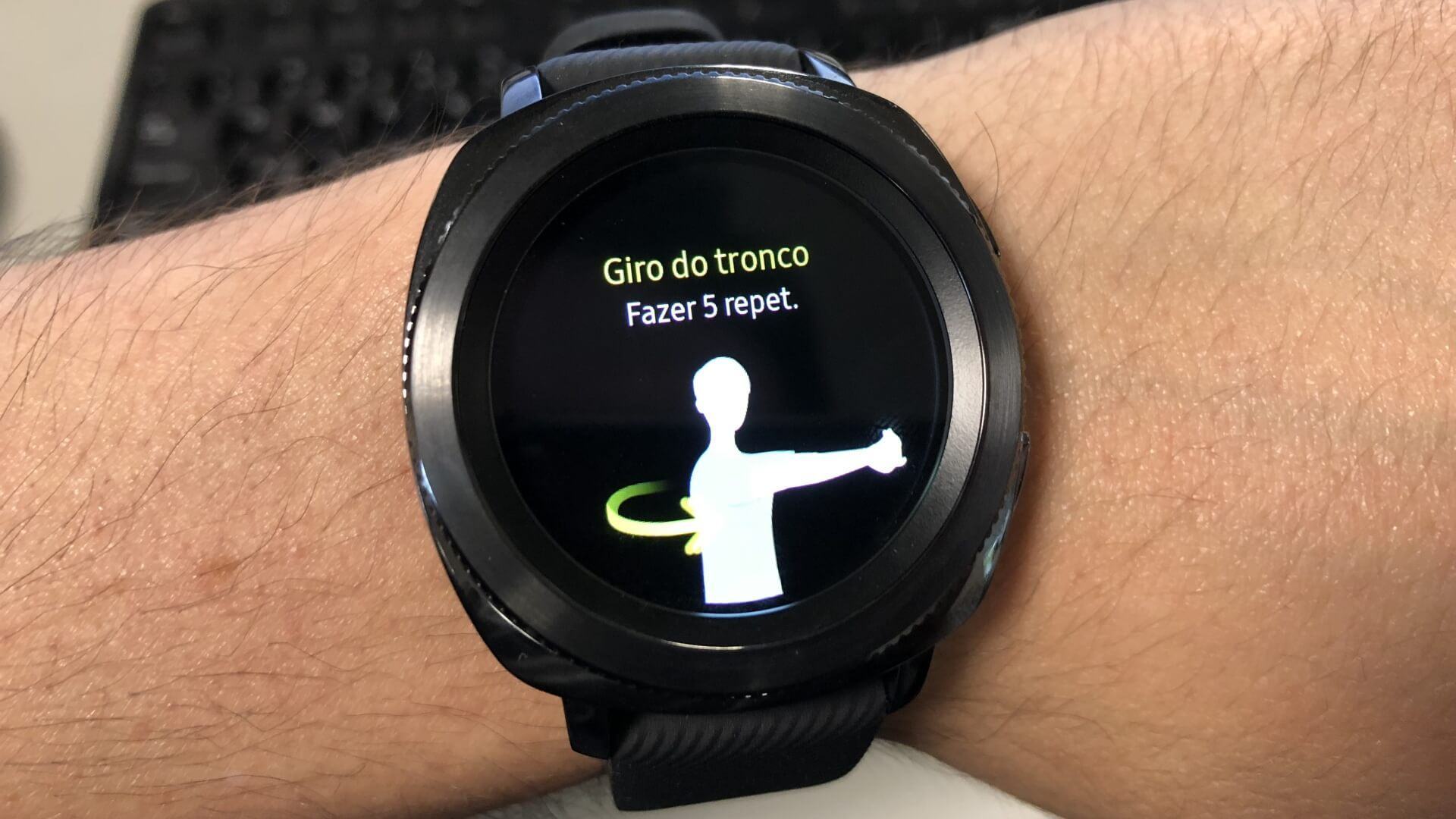 Gear Sport dando dicas de exercícios.