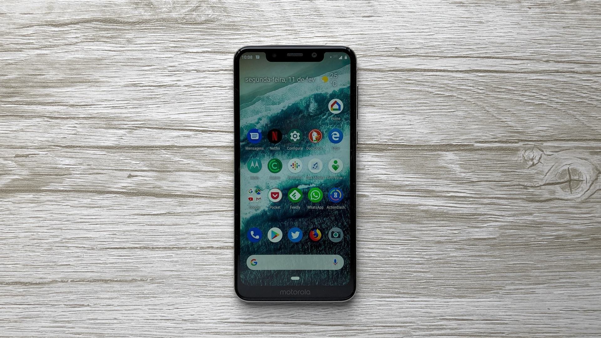 Motorola One visto de cima.