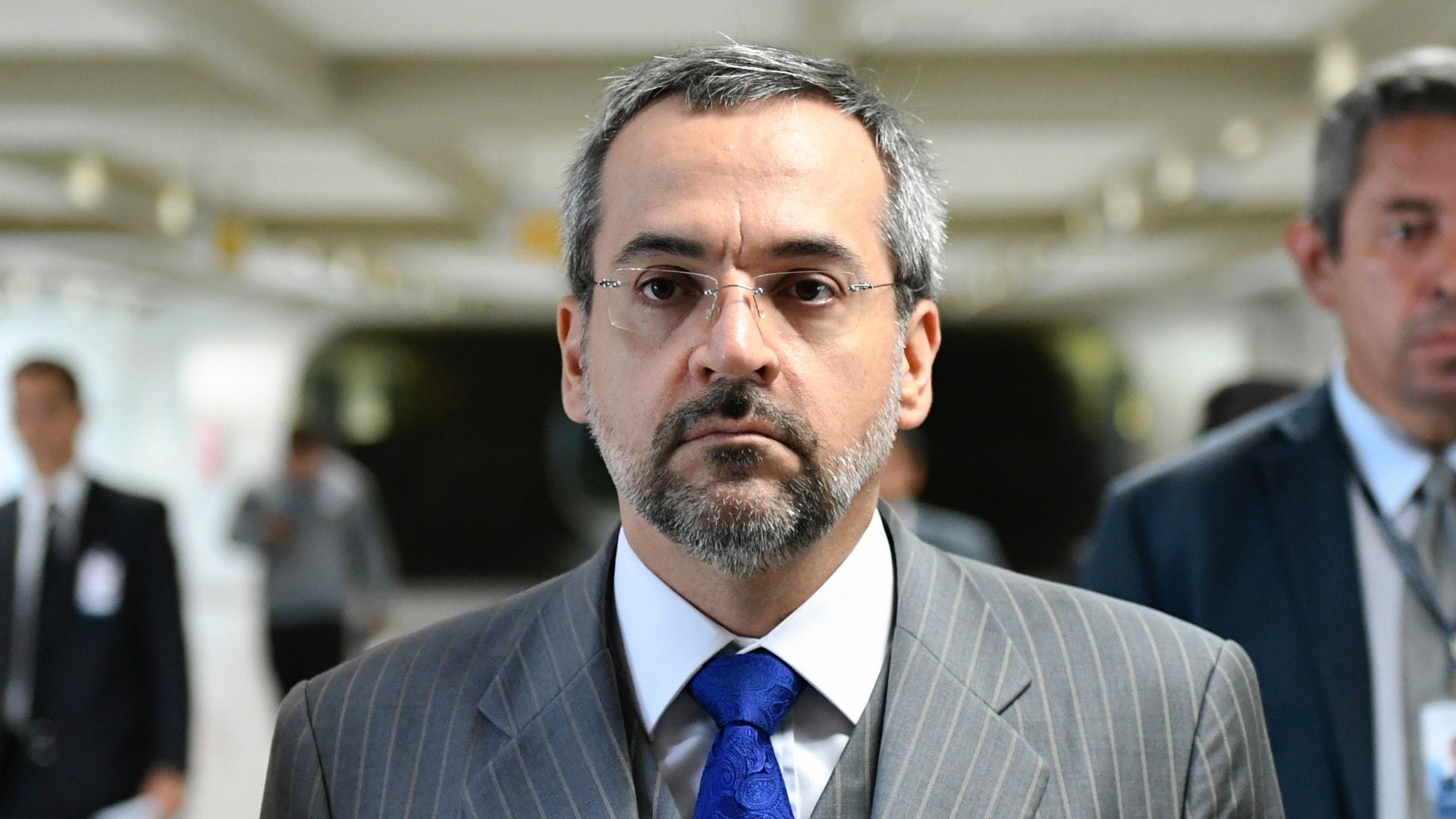 Foto de rosto do ministro Weintraub.