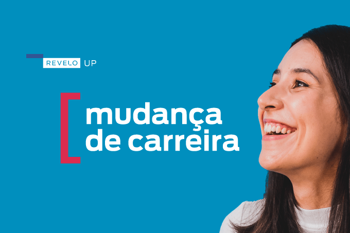 Mulher de cabelo preto, liso, à direita. Ao centro, o logo do Revelo UP e o título "mudança de carreira".