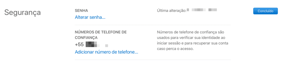 Parte da tela de configuração do Apple ID. Lê-se que “Números de telefone de confiança são usados para verificar sua identidade ao iniciar sessão e para recuperar sua conta caso perca o acesso.”