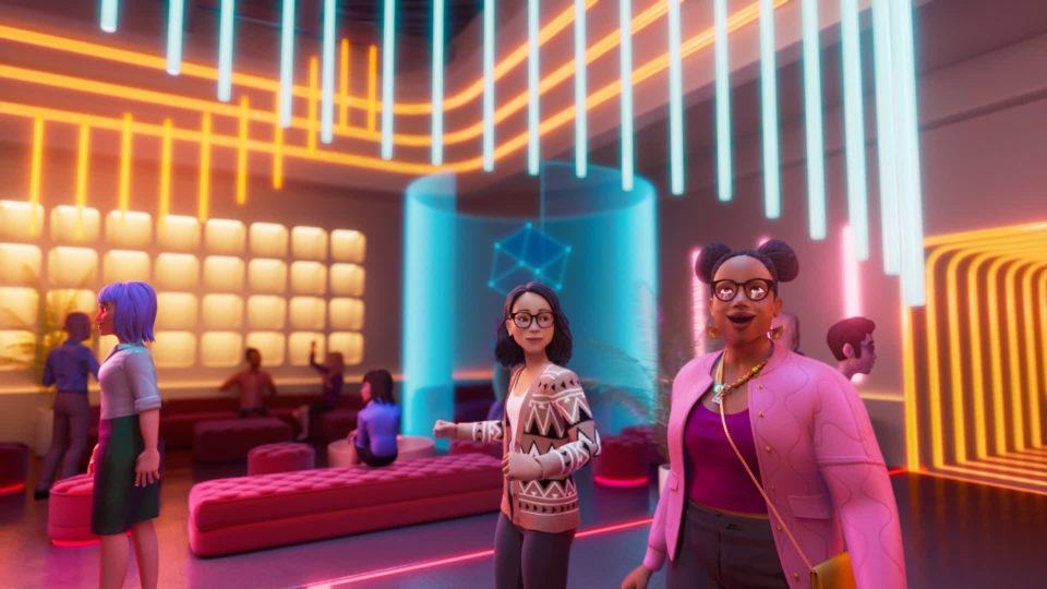 Duas mulheres, em estilo cartoon, olhando para a câmera. Em um ambiente virtual, com luzes coloridas acima e decoração neon.