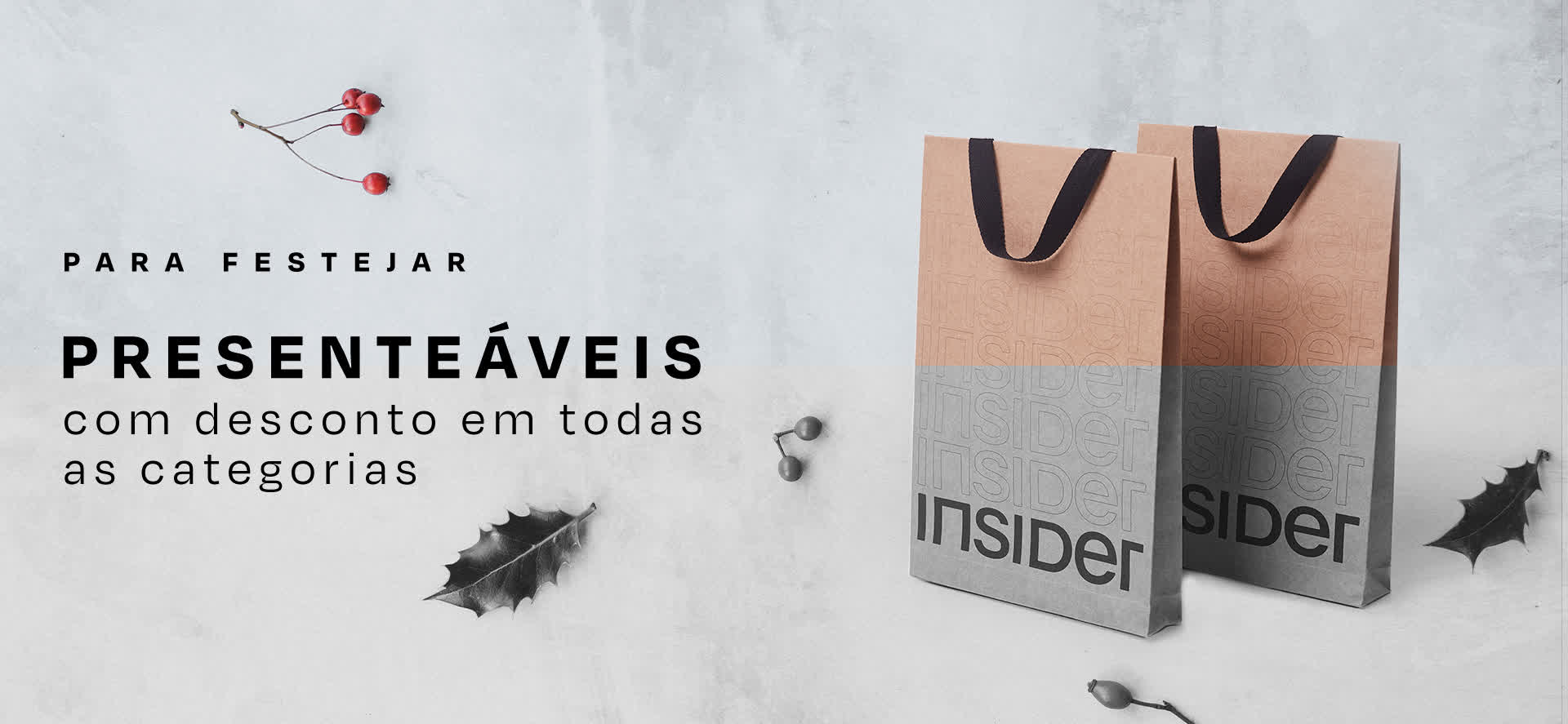 Foto de duas sacolas da Insider com enfeites natalinos espalhados ao fundo e a frase: “Para festejar: Presenteáveis com descontos em todas as categorias”.