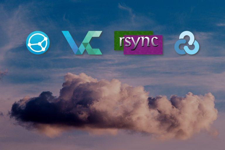 Foto de uma nuvem no céu. Acima dela, os logos do Syncthing, VeraCrypt, rsync e Rclone.