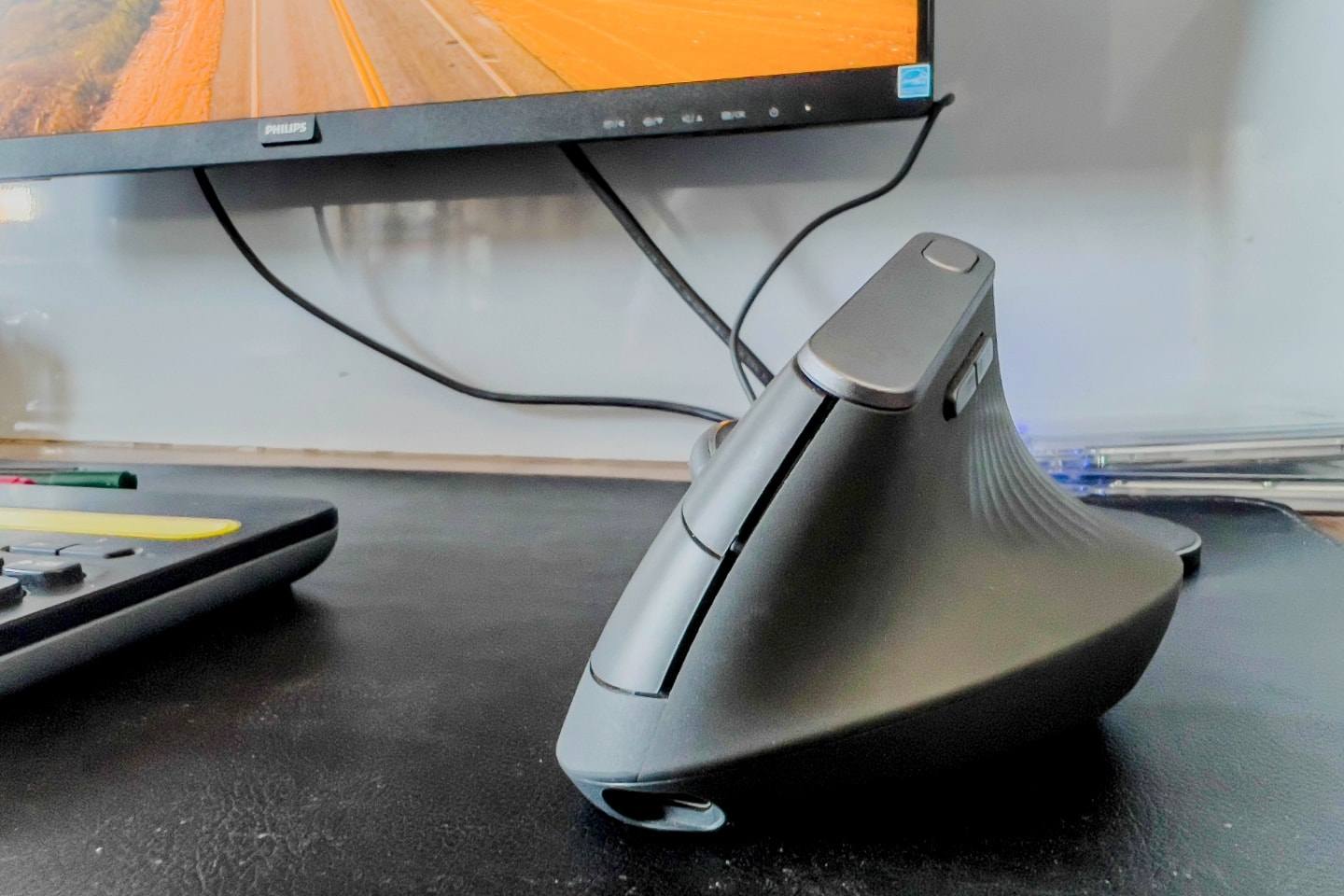 Close em mouse vertical da Logitech.