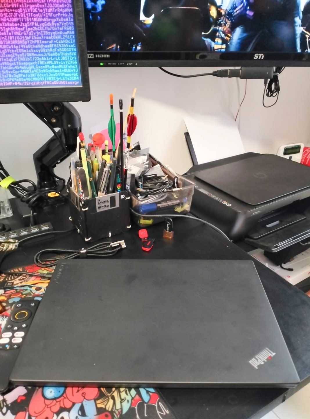 Detalhe do ThinkPad pessoal do Carlos.