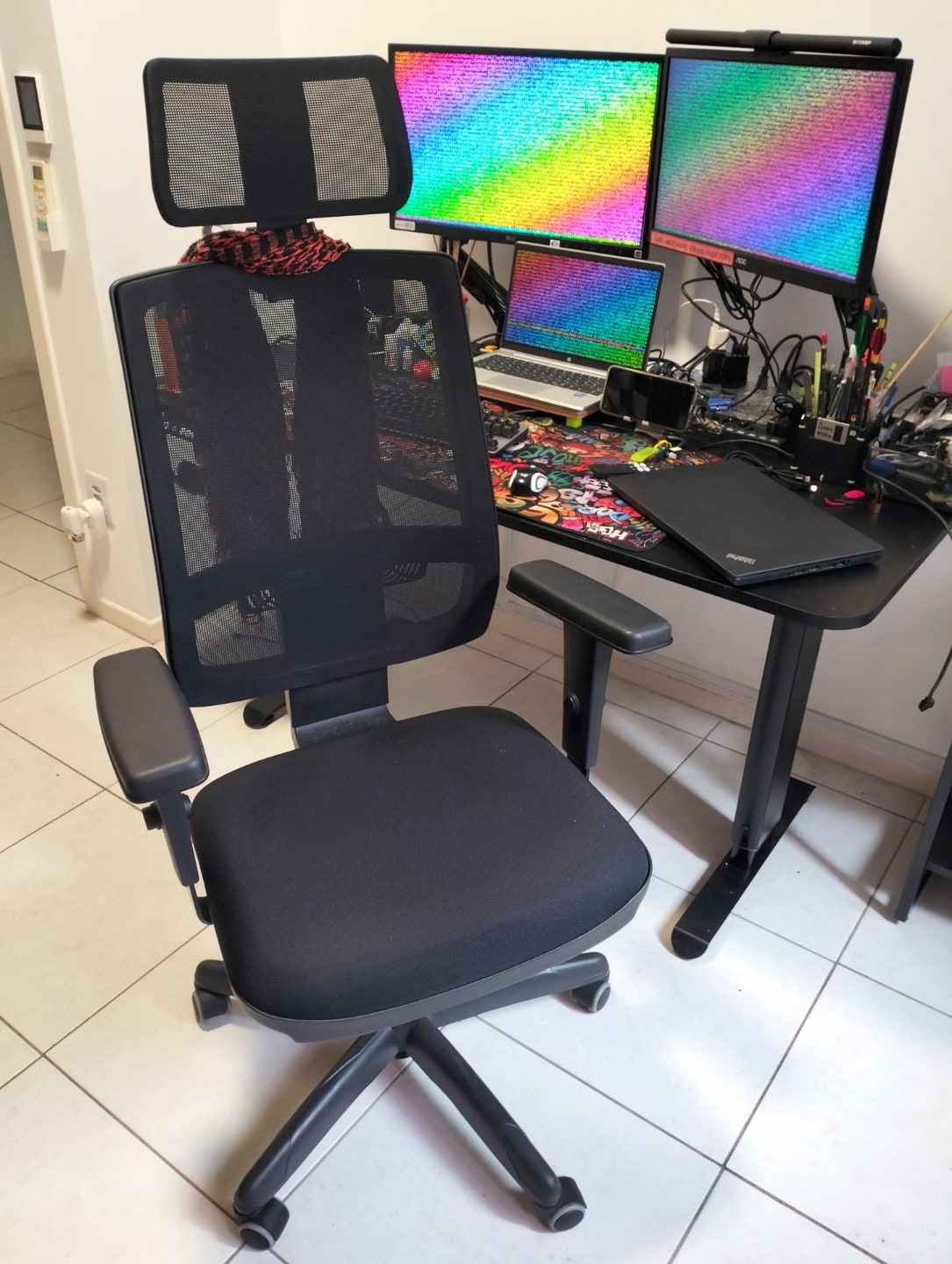 Cadeira sem marca, mas muito boa, do Carlos.