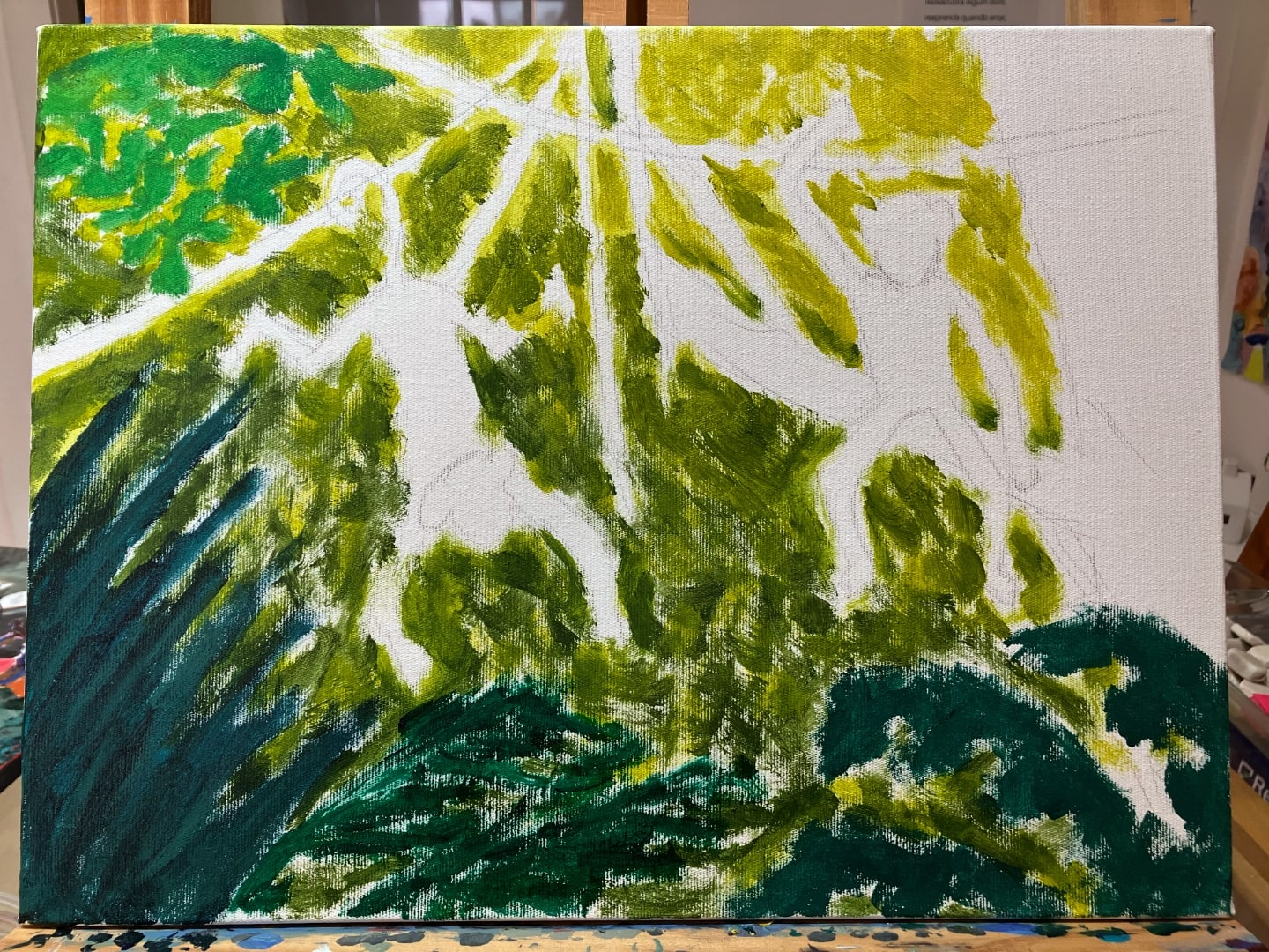 Primeira parcial da pintura dos macaquinhos, com apenas a floresta ao fundo pintada.