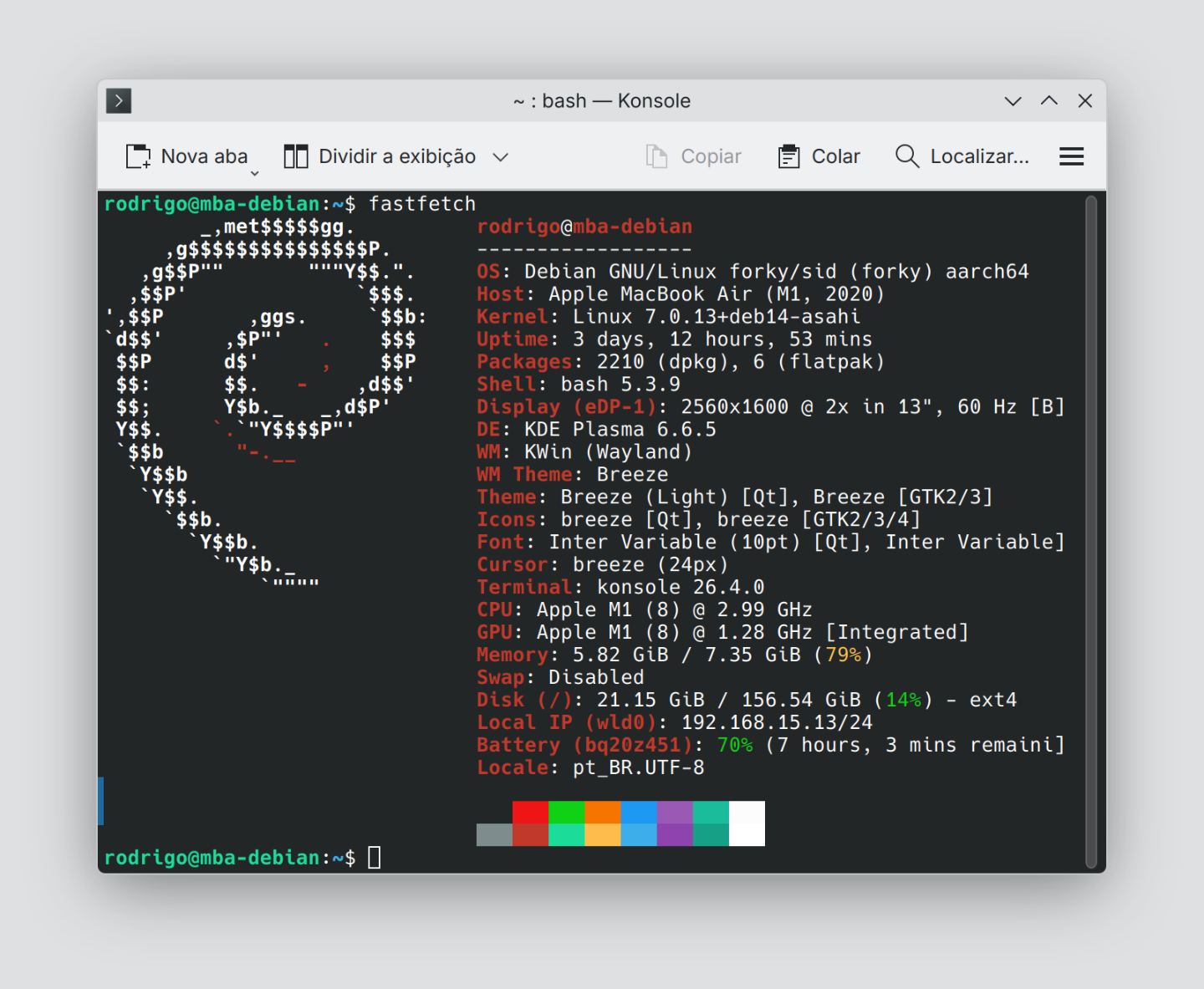 Print do fastfetch mostrando a configuração do Debian no MacBook Air (M1).